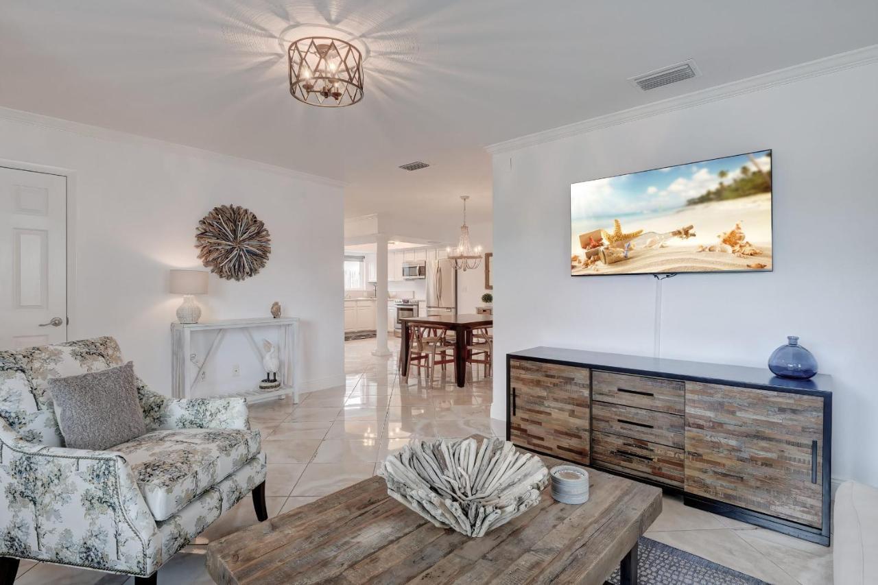 Pool Home Super Close To Vanderbilt Beach Napoli Bagian luar foto