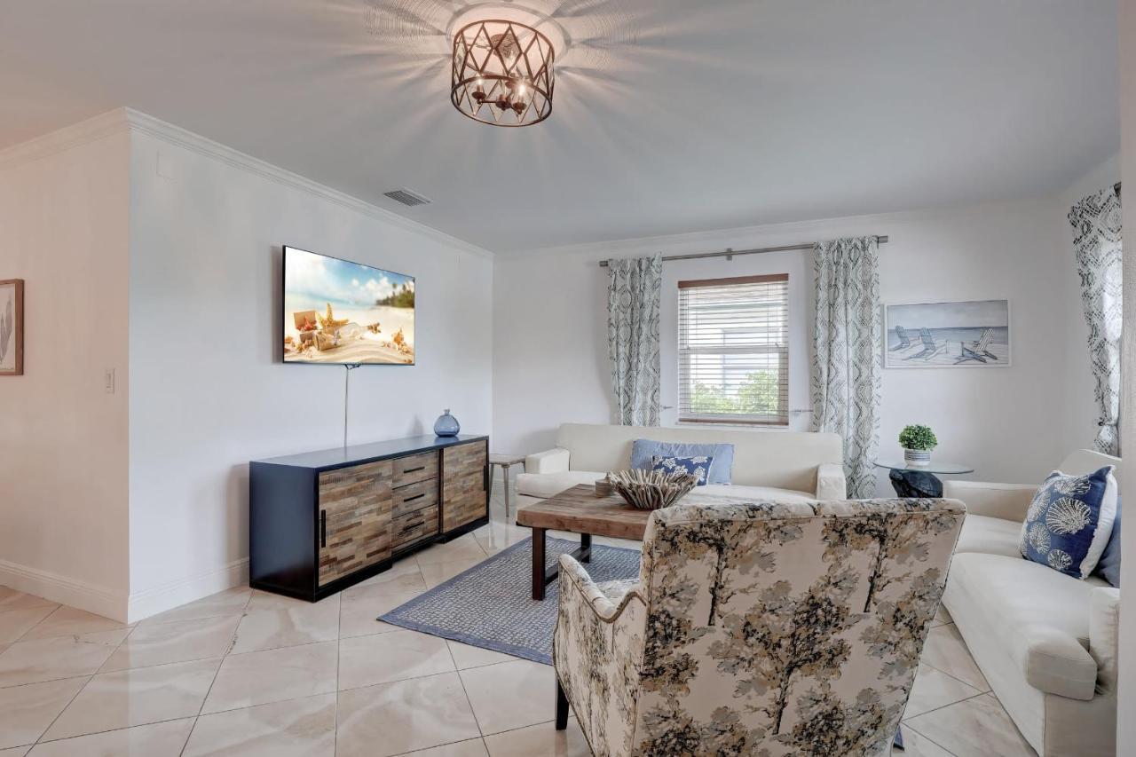 Pool Home Super Close To Vanderbilt Beach Napoli Bagian luar foto
