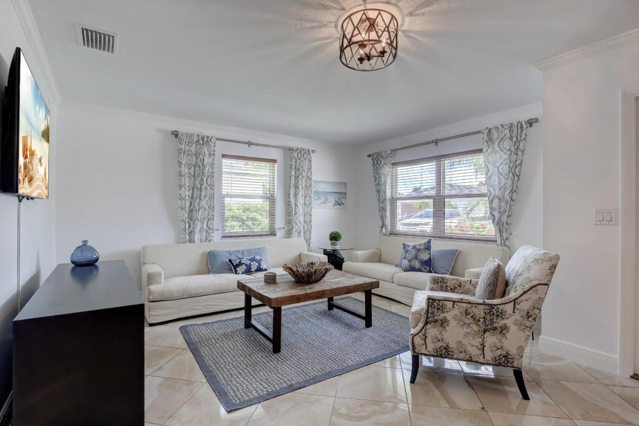 Pool Home Super Close To Vanderbilt Beach Napoli Bagian luar foto