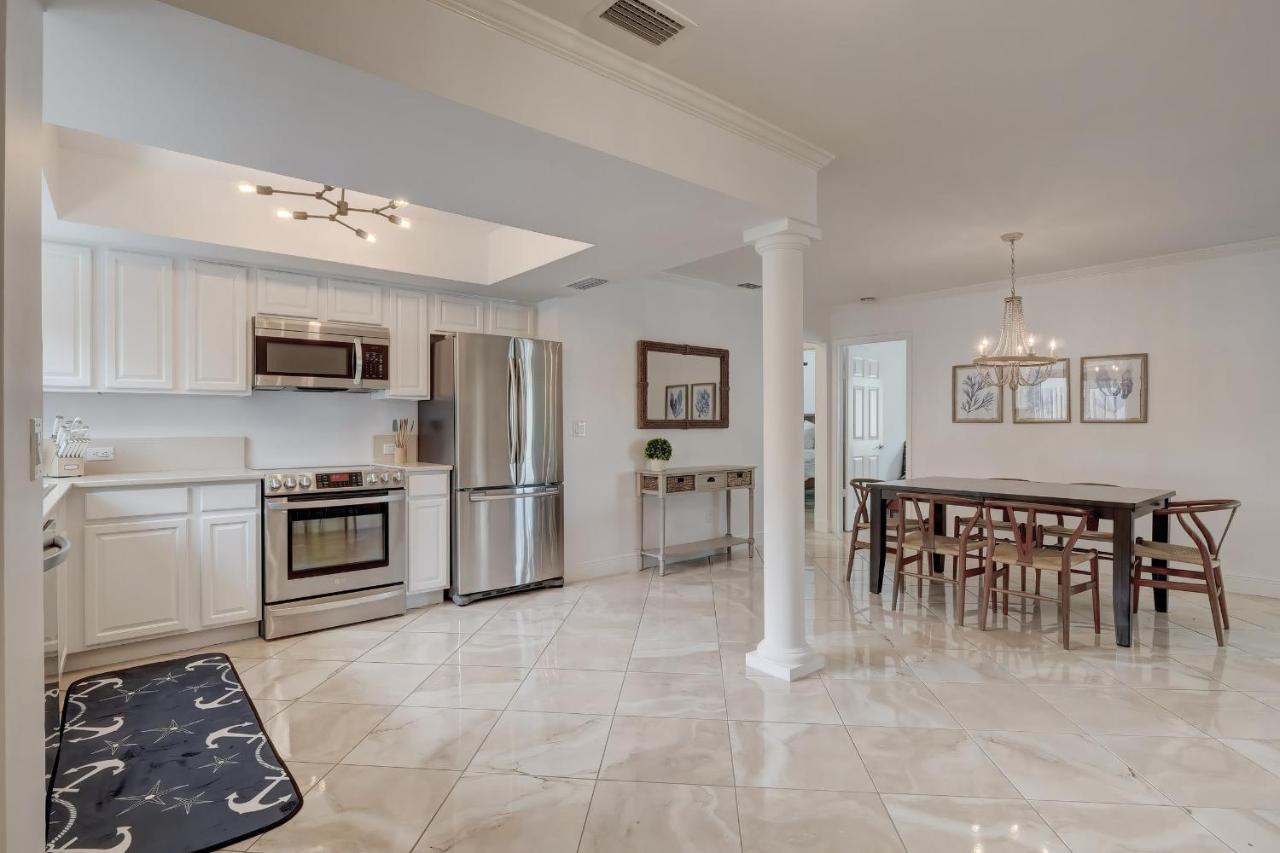Pool Home Super Close To Vanderbilt Beach Napoli Bagian luar foto