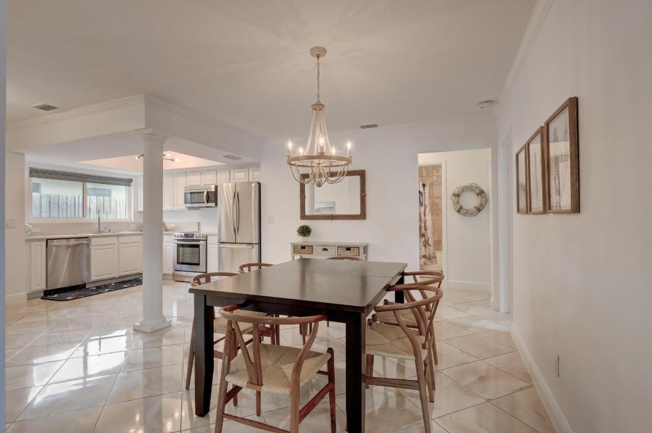 Pool Home Super Close To Vanderbilt Beach Napoli Bagian luar foto